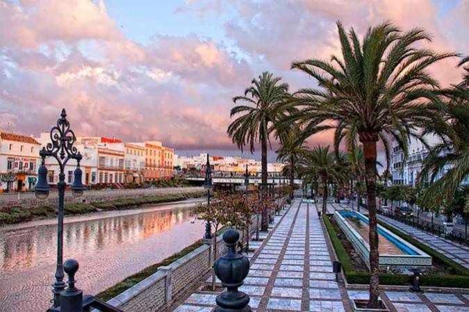 Chiclana-Cabana-Parking-Blue ชิกลานา เด ลา ฟรอนเตรา ภายนอก รูปภาพ